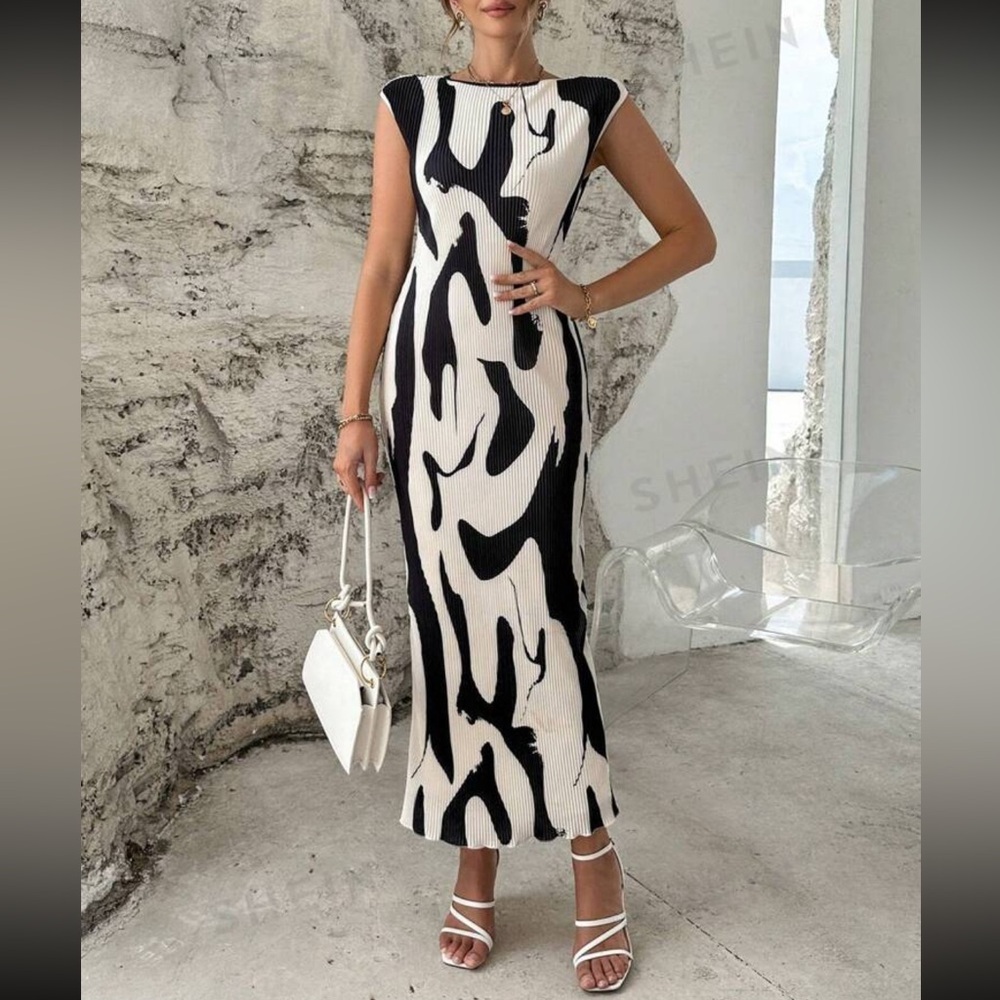 Prive Pleated Cream and Black Graphic Print Dress - Picture 4 of 5